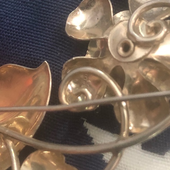 Vintage Sterling Silver Emerald Flower Brooch - Picture 5 of 6